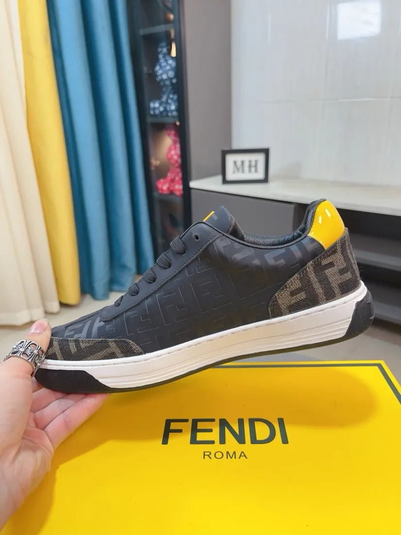Men's Men's Shoes💰420🌹🌹[fendi] Fendi's classic and comfortable men's, this complex sneaker is made of soft calfskin➕genuine leather lining➕original ultra-light rubber material with rough outsole. This unique and light style is suitable for the casual and refined sensibility of this season. It is comfortable and natural on the feet. It is an everyday style for casual travel in autumn and winter! 38/44
